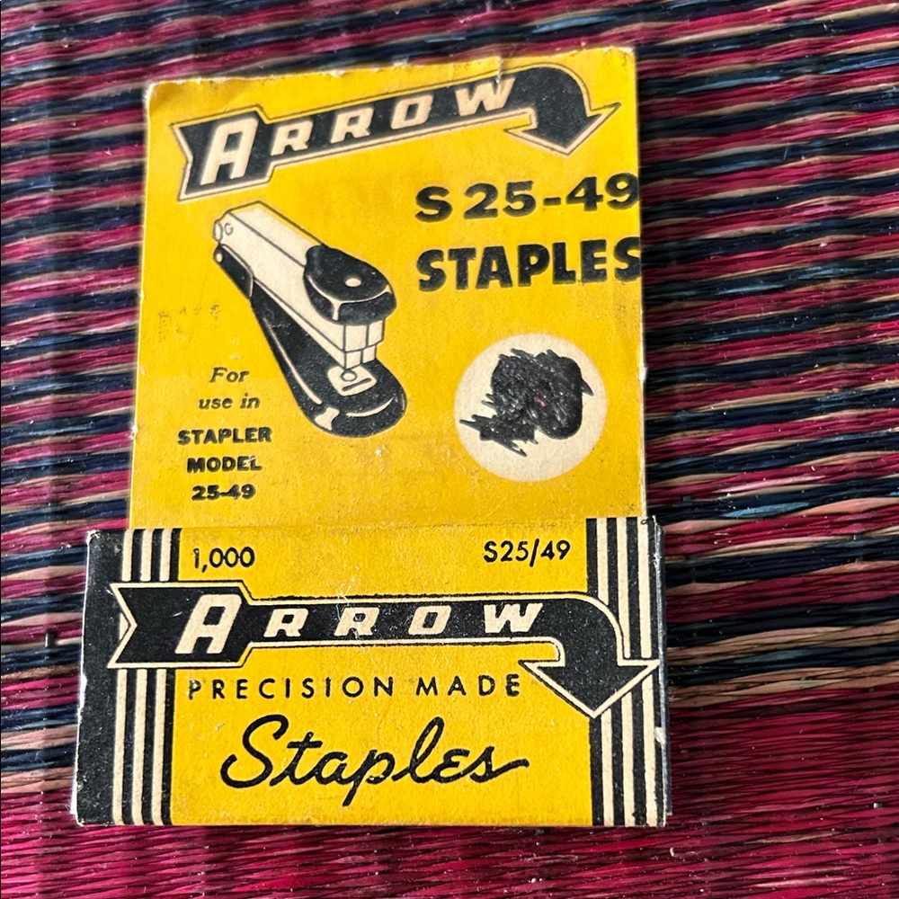 Arrow Yellow and Black Staple Pack